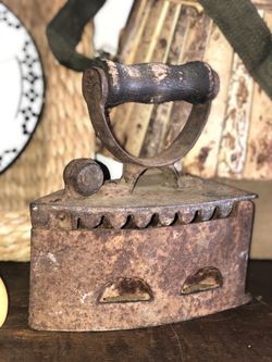 Rare Antique Collectible- Iron Cast Press Iron 