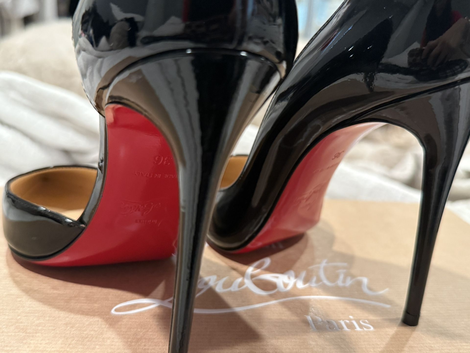 IRIZA 100 Christian Louboutin