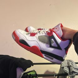 air jordan 4’s og fore red size 7y used 