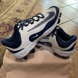 NIKE ALPHA HUARACHE ELITE 4 LOW “MOLDED PLASTIC “ BASEBALL CLEATS. (SIZES: 8.5, 9.5, 10, 10.5, 11, 12, 12.5, 13)