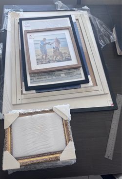 12 Picture frames