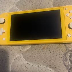 Nintendo Switch Lite/ Yellow