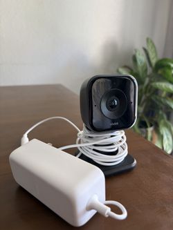 Vivint indoor camera with speaker