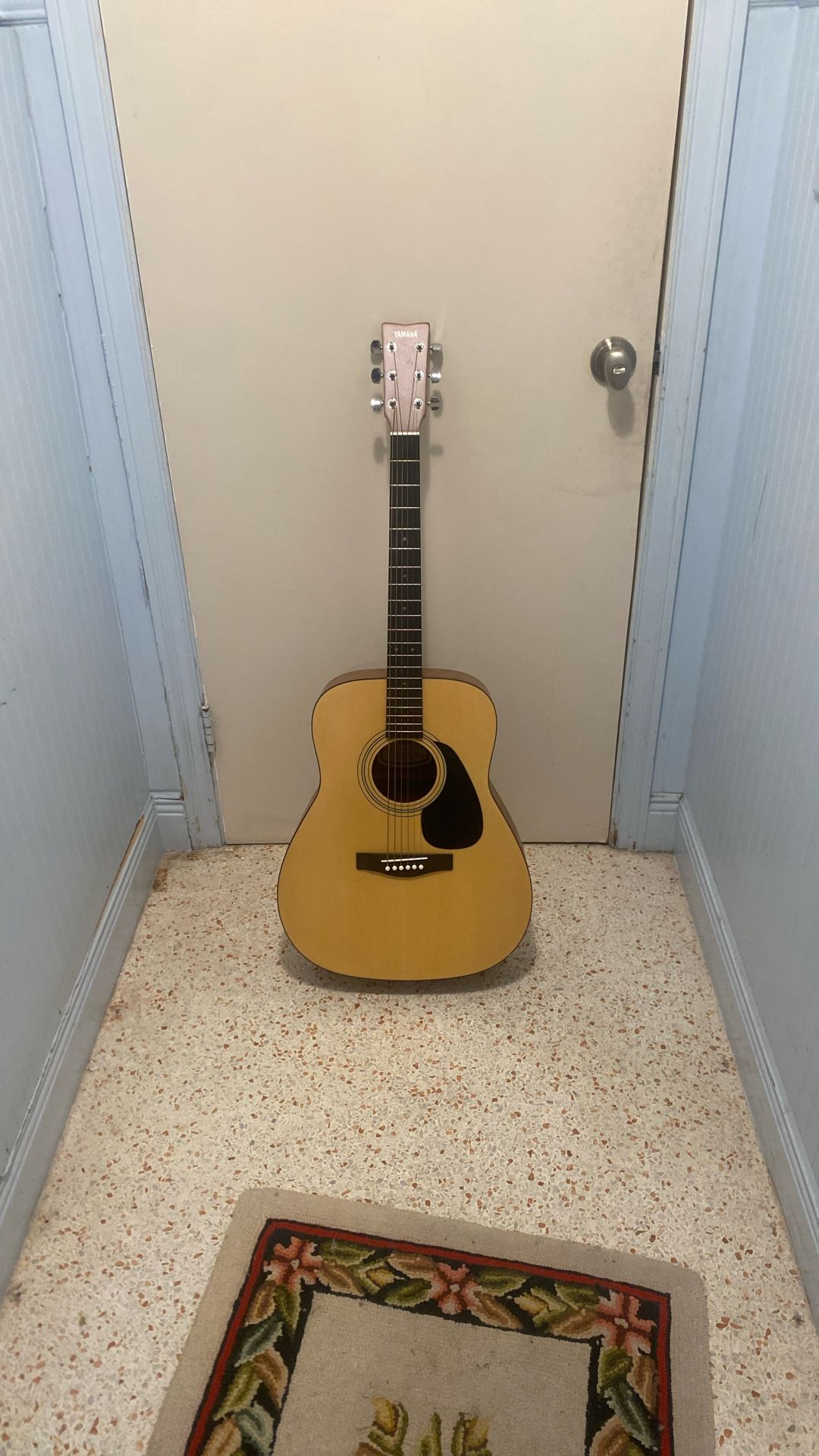Yamaha F-35 Acoustic Folk Guitar