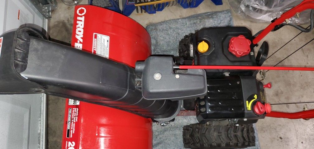 Troy Bilt Storm 2660 Snow Blower With Cover