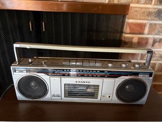 Sanyo vintage radio
