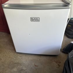 Black And Decker Mini Fridge