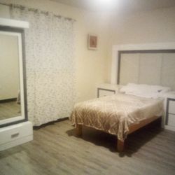 Ojo No Es Nueva Tiene Manchas   Noo Colchón Ni Base  Le Cabe Cualquier Tamaño De Cama   5 Piensas  $200 O MEJOR OFERTA. Área. ISLETA 