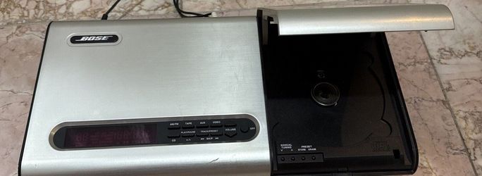 Bose Equipment Subwoofers Radio Music Center 6 Pieces