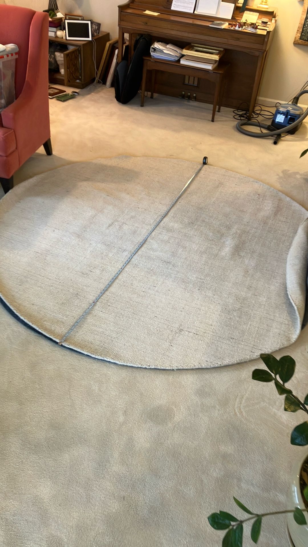 7ft Circular Area Rug (neutral Oatmeal Color, Hardly Used) with pad