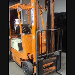 Small Toyota Forklift – Fresh Engine Rebuild