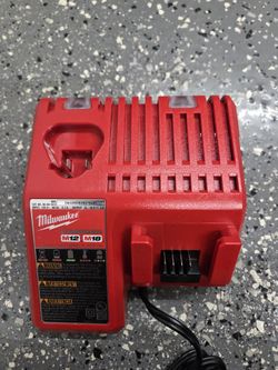 Milwaukee M12 and M18 Charger