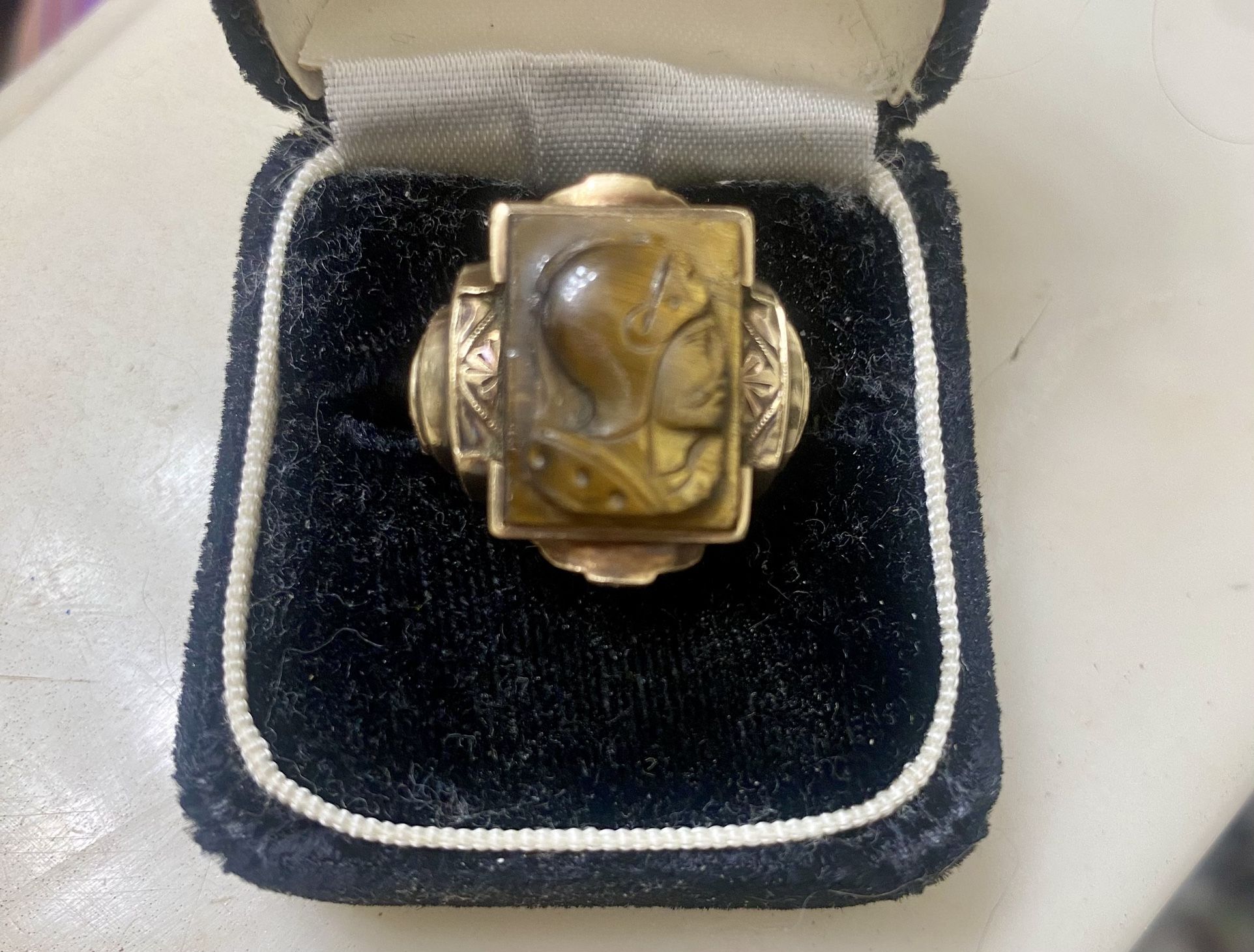 Vintage MCM 10k Gold  Tiger Eye Cameo  Men’s Ring