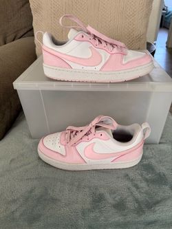 Shoes women’s Nike size.5-5y