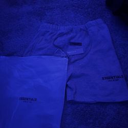 Essentials Shorts • Fear Of God