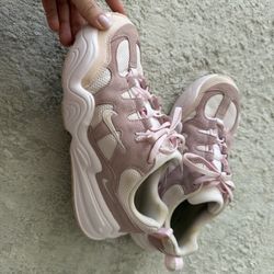 Women’s Shoes Nike Size 8