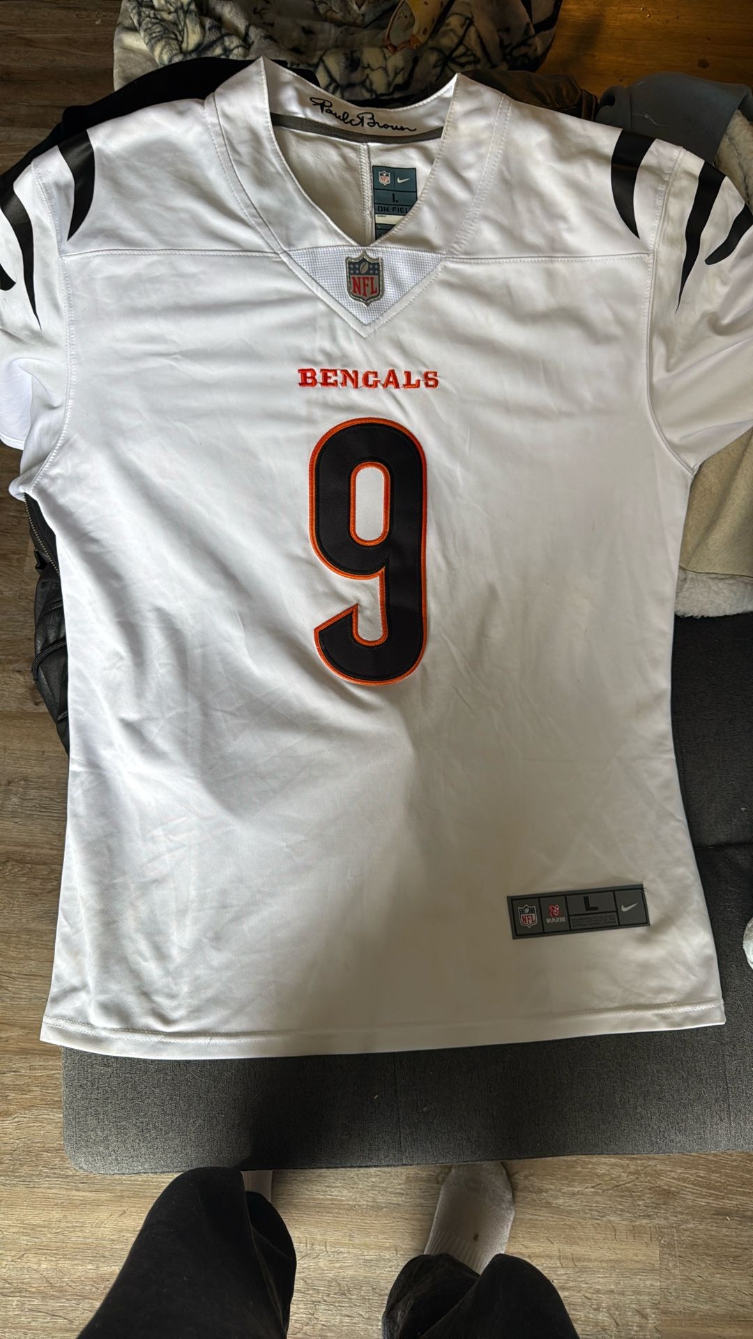 White Joe Burrow Bengals NFL stitched jersey LARGE