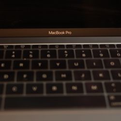 Macbook Pro 2017 No Touchbar