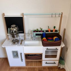KidKraft Modern Metallics Farmhouse Wooden Play kitchen 