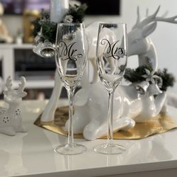 Mr. and Mrs. Toasting Glasses for Wedding