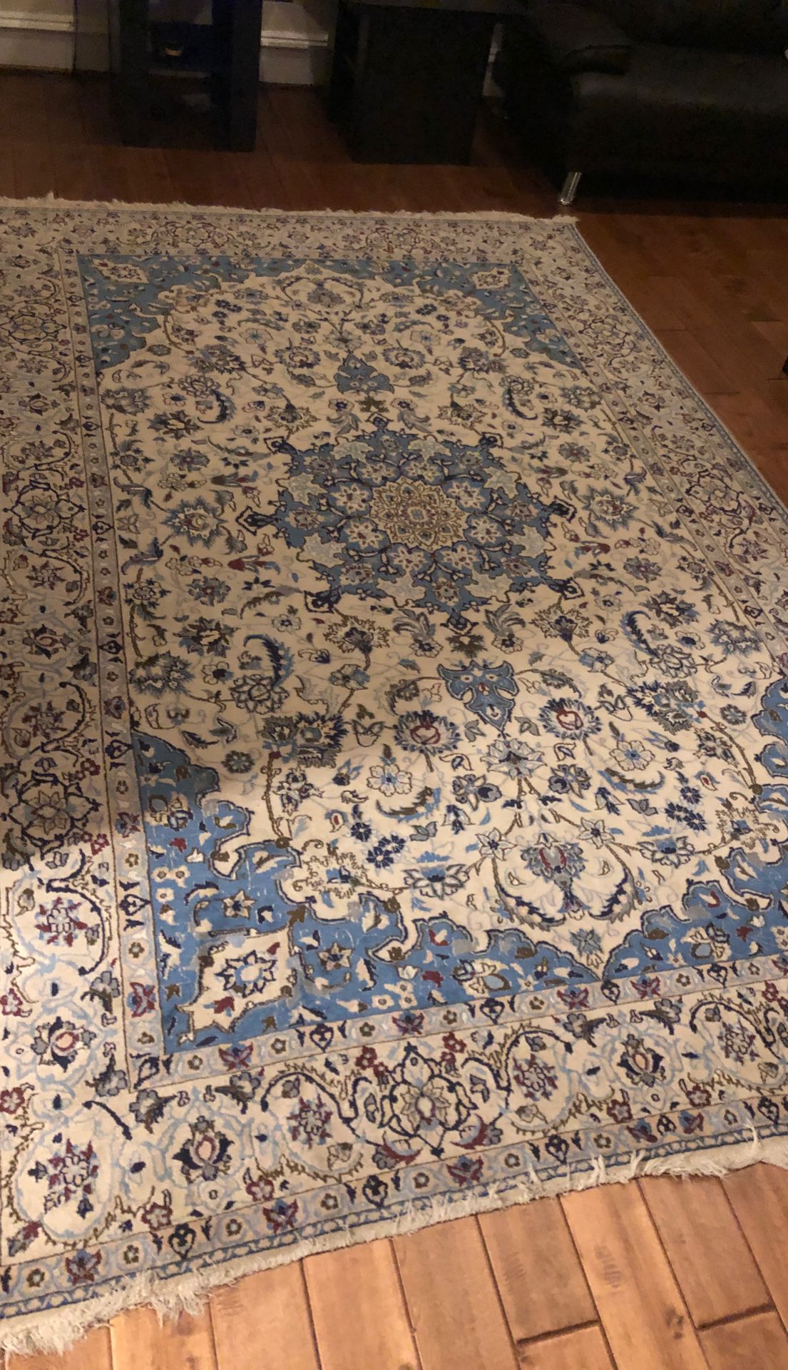 Pre-Owned Hand-Made Persian Rug