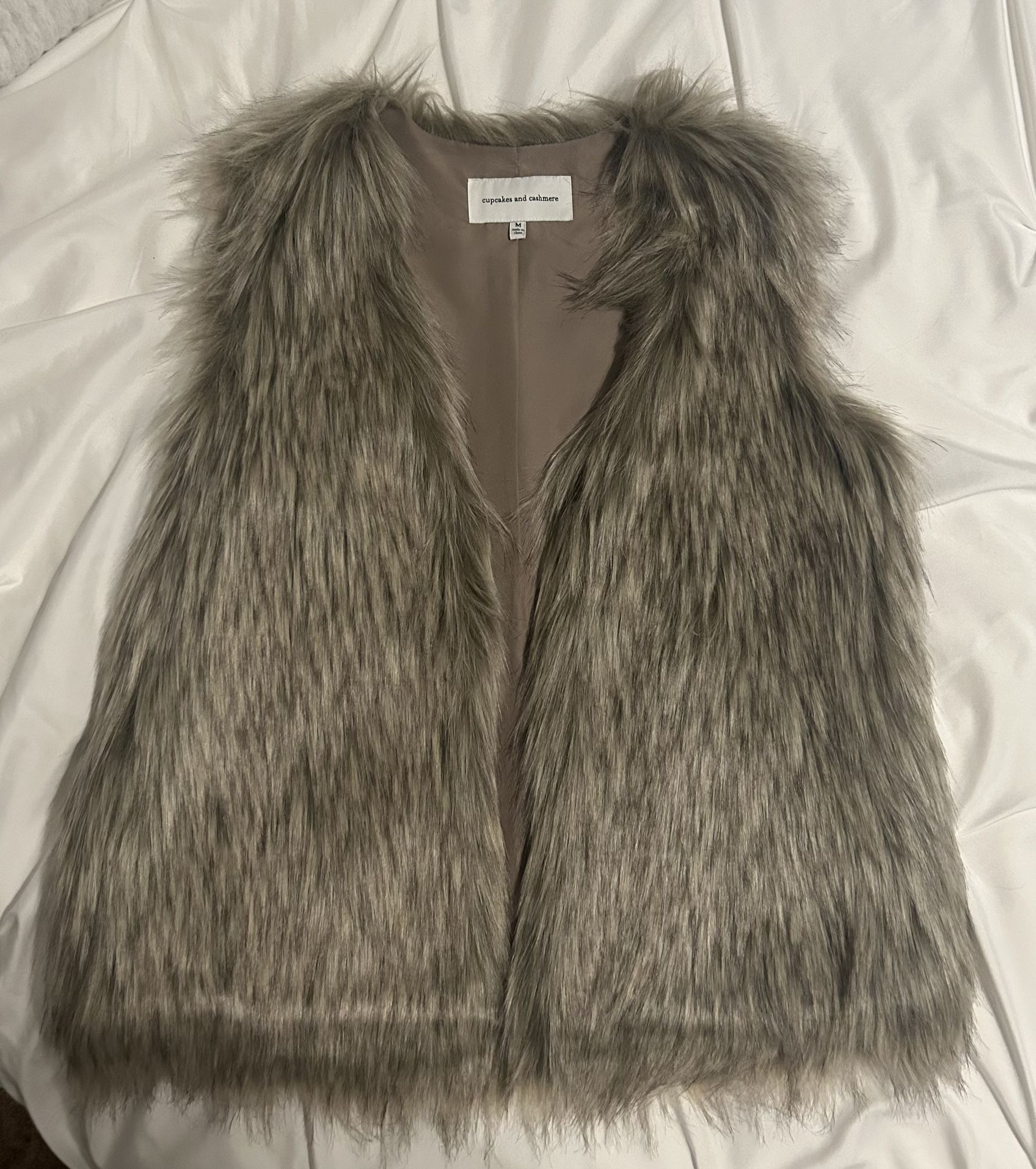 Women’s Sweater Vest Faux fur Medium