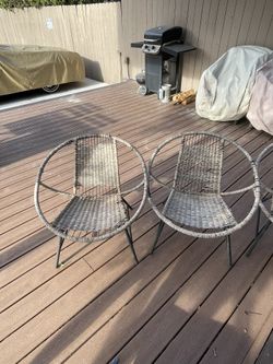 4 Lounge Chairs
