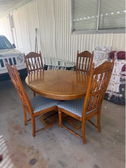 Solid Oak Round Pedestal Dining Table