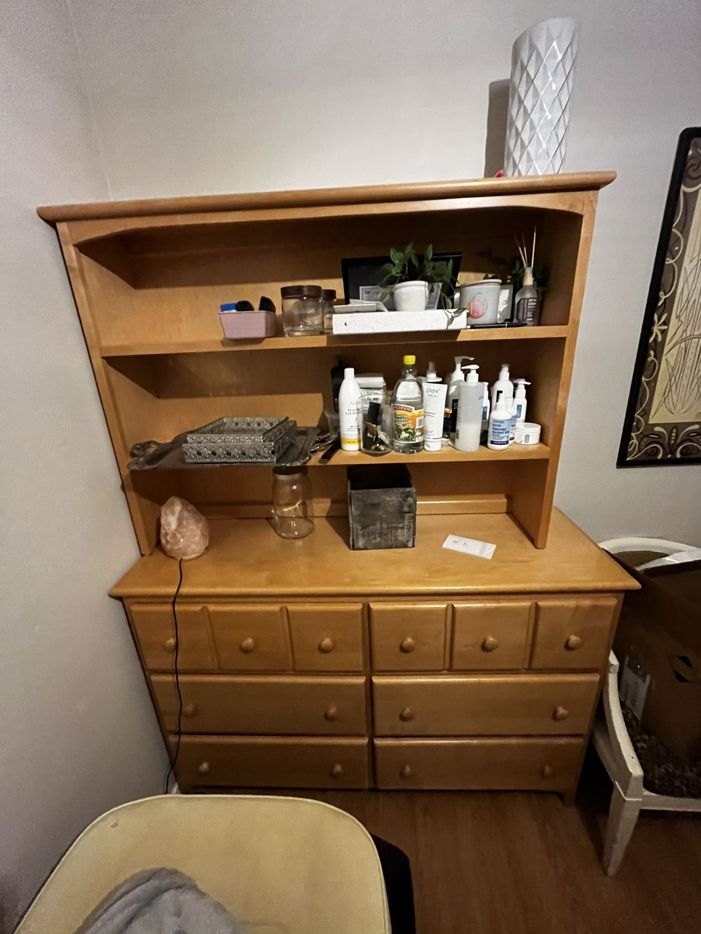 🌿 Light Wood Dresser with Hutch – Tons of Storage