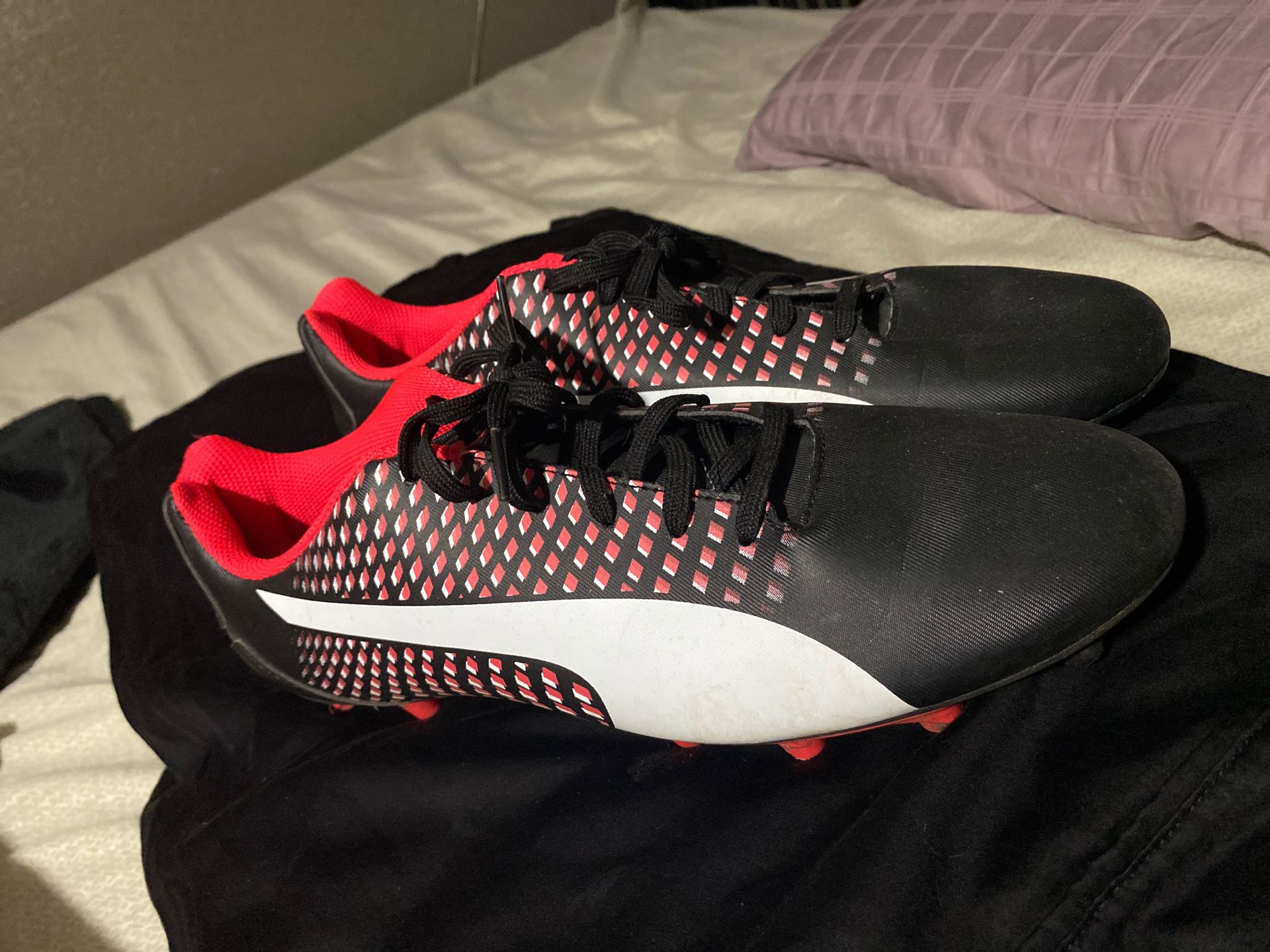 Soccer cleats pumas size 11
