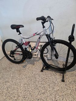 🔥🚲🔥Mongoose R2460WMB 24" Ledge Boys Mountain Bike - Silver /Red🔥🚲🔥