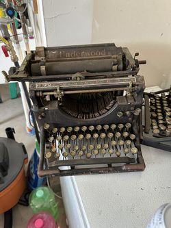 Underwood Type Writer