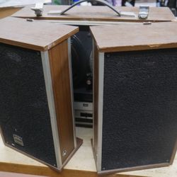 TOSHIBA SOLID STATE STEREO GT-840S AS IS.NOT SURE HOW TO TEST IT. IT POWERS ON. THE REELS MOVED SLOWLY. NEED SERVICING. 