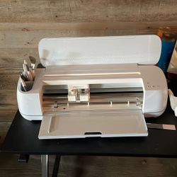 CRICUT MAKER 3 -Used Like New