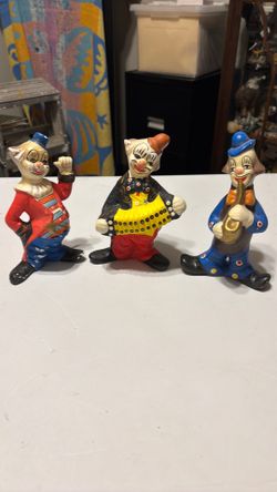 Clowns chalkware