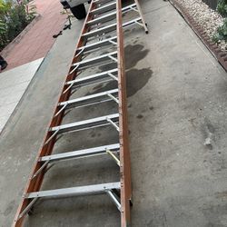 Excellent Condition Fiberglass Ladders 