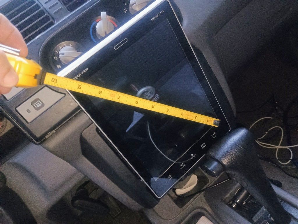 9 Inch Touchscreen Radio With Car Play And MP4 And 5