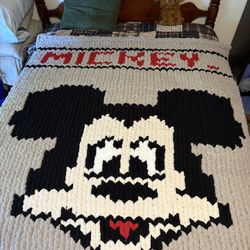 Mickey Mouse Chunky Blanket 