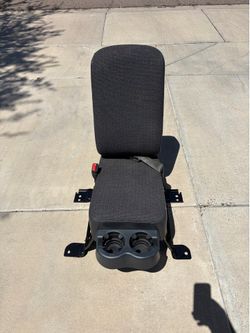 99-06 GM center front seat out of a base work truck Silverado Sierra