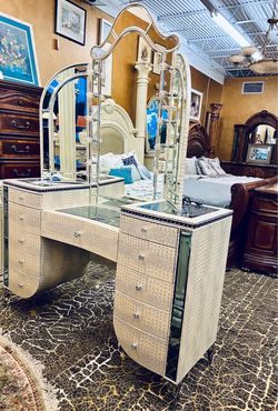 AICO By Michael Amini HOLLYWOOD SWANK Vanity - GA