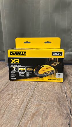 DEWALT DCBP520C 20V MAX XR POWERSTACK 5.0Ah Battery & Charger Kit – New
