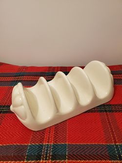 White ceramic taco stand