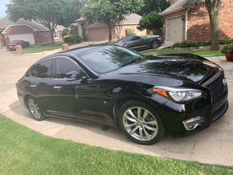 2017 Infiniti Q70 3.7L V6 luxury sedan