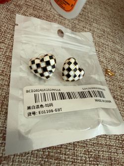 Checkered heart shaped earrings