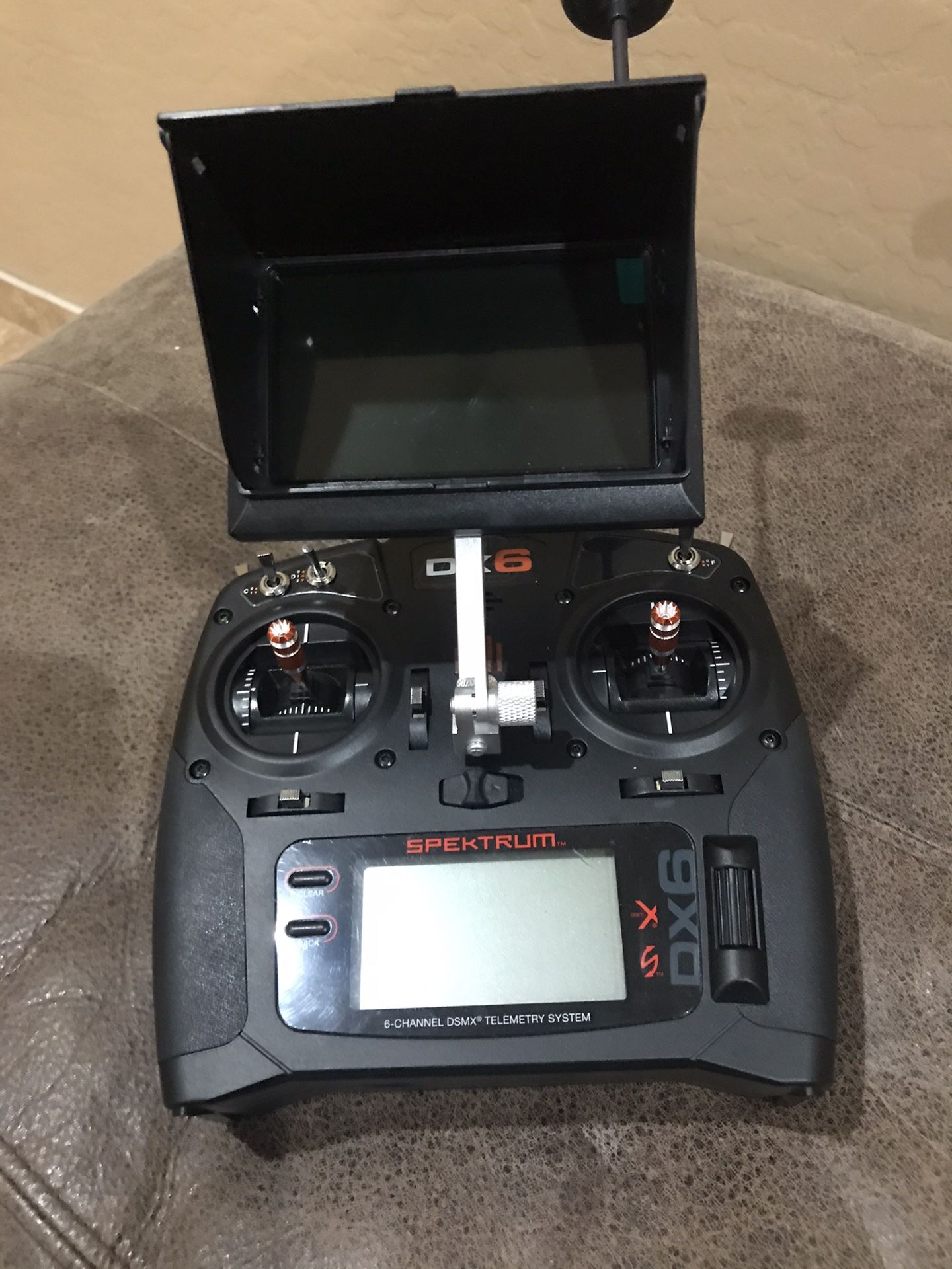 Spektrum DX6 six channel transmitter with Spektrum FPV 4.3” video monitor