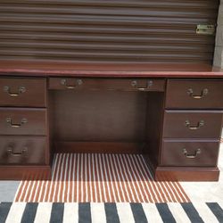 Executive Office Desk - Delivery Possible