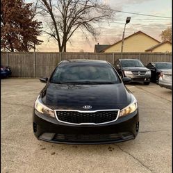 🚙 2017 Kia Forte  💎 everything working perfectly ⚙️ very good condition inside and outside  ⏰ 79K Miles on it  📉 rebuilt title 💰 cash only no paym