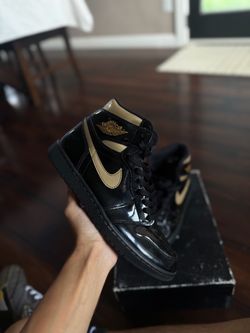 Jordan 1 Retro High OG 'Black Metallic Gold' size 9