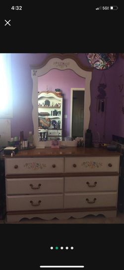 Girls Dresser with Mirror