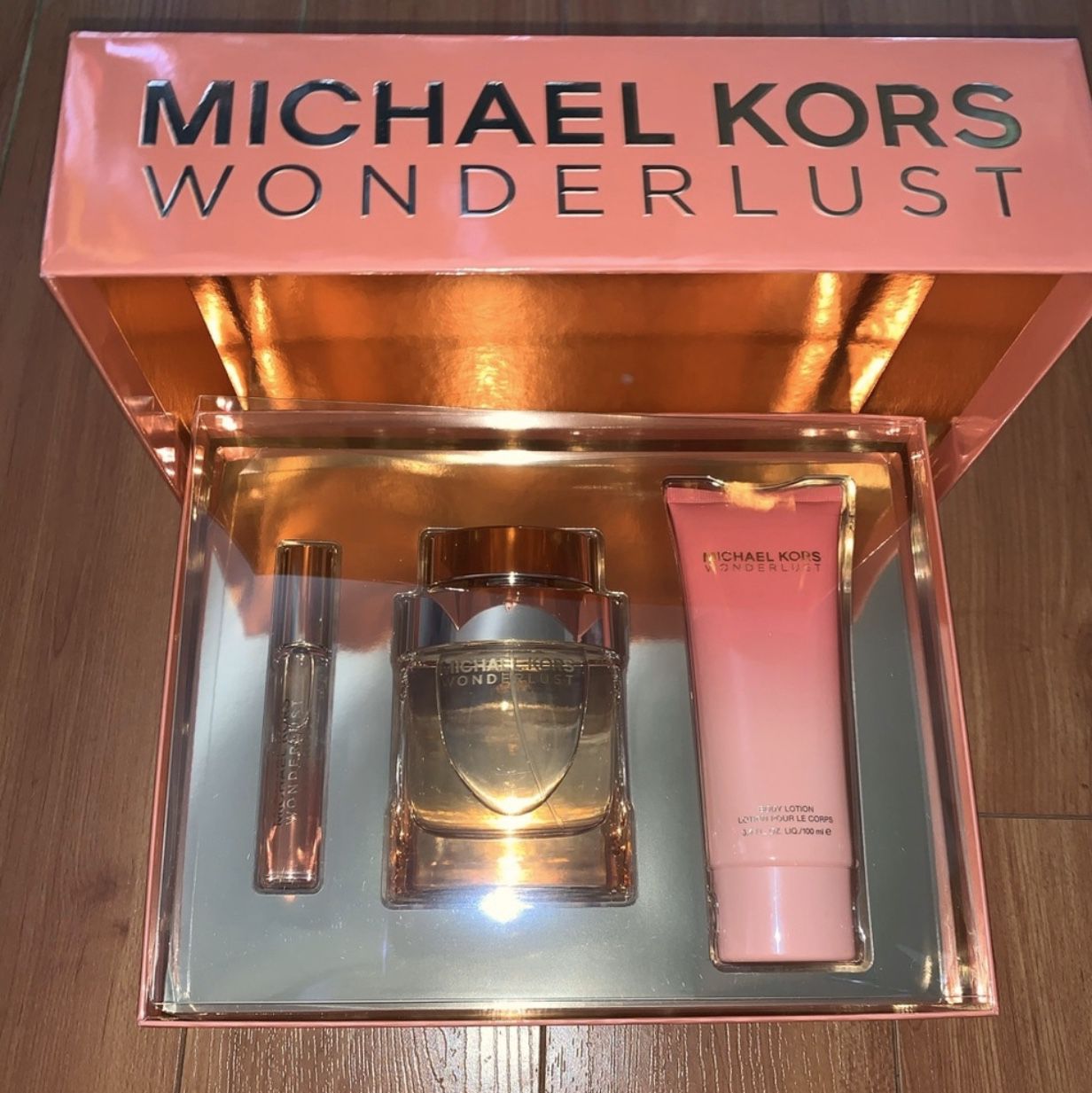 Michael Kors Wonderlust Fragrance Gift art